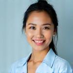 Potret Siti, Pakar Rawatan Wajah & Pencerahan, tersenyum mesra.